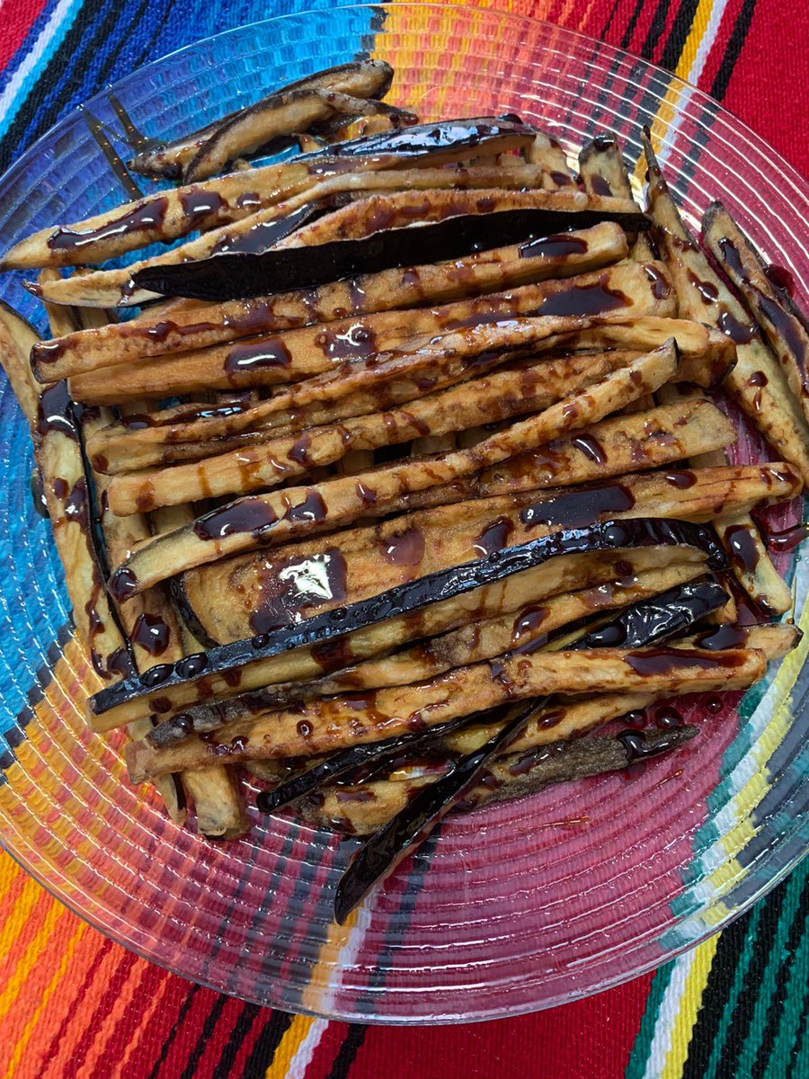 ConchisMX's tweet photo. 🍆Berenjenas con miel de caña🍆

#berenjenasconmieldecaña #berenjenas #granada #cordoba #mieldecaña #malaga #tapasdegranada #tapas #tapasespañolas #tapeo #mexico #conchismx #juevesbelxicano #juevesdelabelga #comidaespañola #comidaandaluza #cocinaespañola https://t.co/oVabkV0P5Z