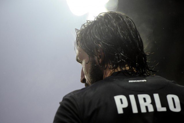 Pirlo est le football, le football des artistes, le football de ceux qui font passer ce sport pour un art, le football de ceux qui font passer des matchs pour des chefs d’œuvre, comment ne pas l’aimer..Grazie Di Tutto Andrea ! 