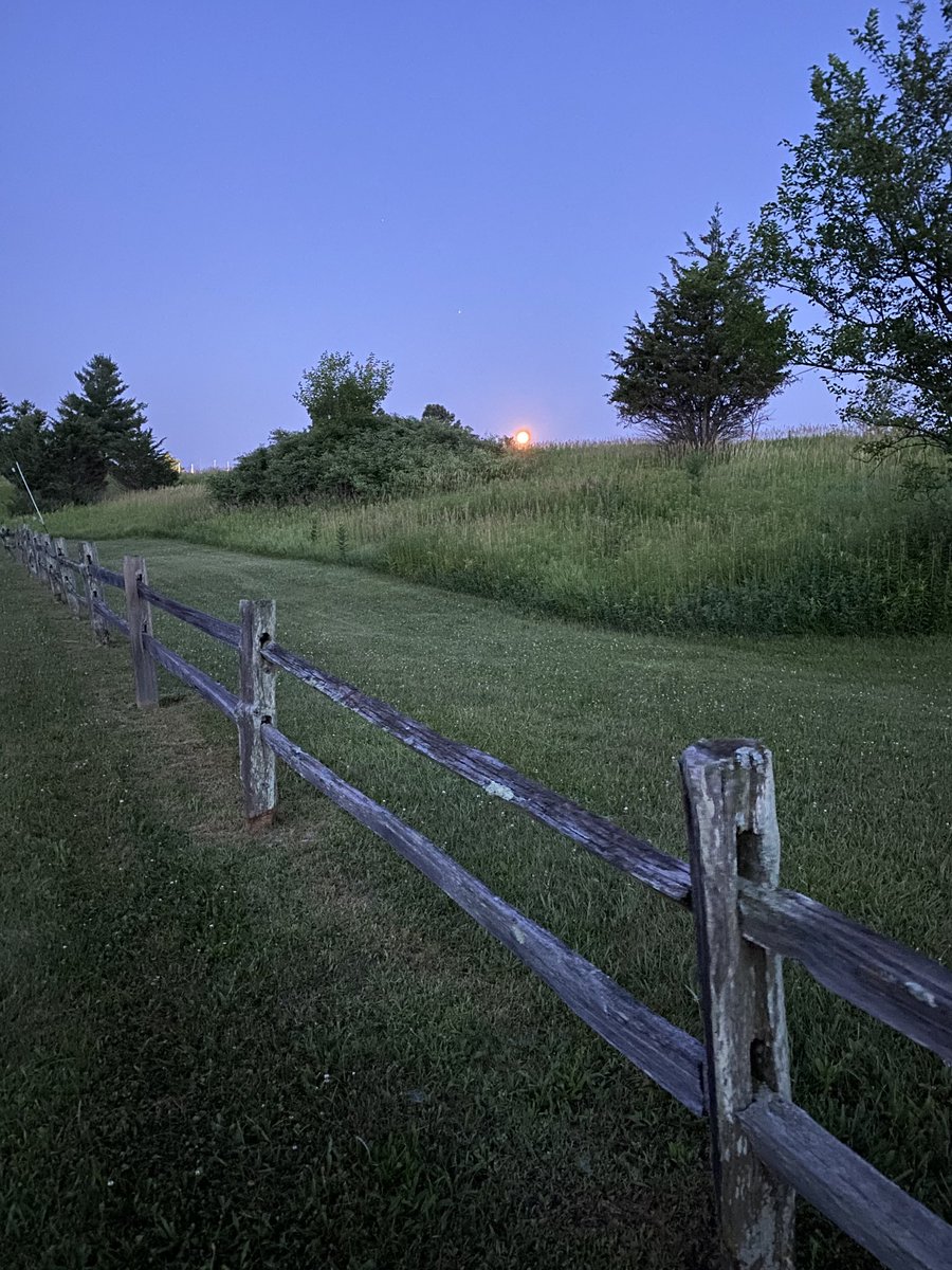 cantonparkdist's tweet photo. A shout out to the guys and girls that mow and trim for us... lookin good 😉😎🌙 https://t.co/QdDtaiGJVS