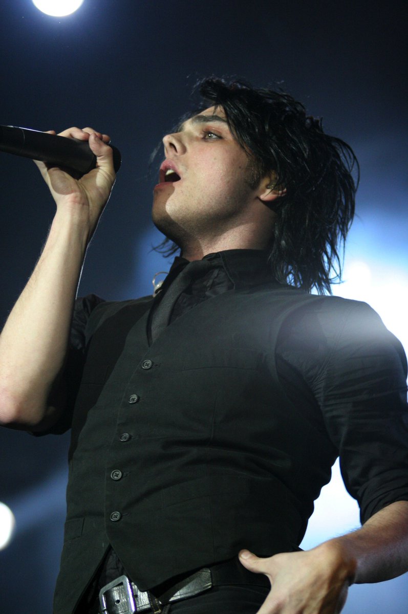 a thread of gerard's black waistcoat from 2007 aka my favorite look