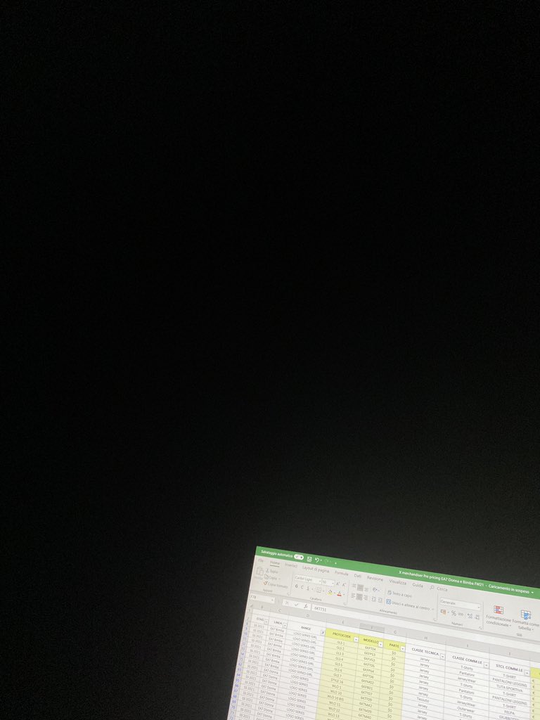 FraGalli8's tweet photo. #trenitalia treno Ventimiglia-Milano senza luce e con più di 10 passeggeri per carrozza in piedi, venduti piu biglietti dei posti disponibili. Vergogna! Social distancing? https://t.co/84OEpdofZf