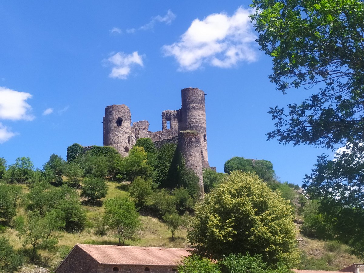 Château de Domeyrat #magnifiquefrance #chateau #domeyrat #auvergne #auvergnerhonealpes #tourismeauvergne #auvergnetourisme