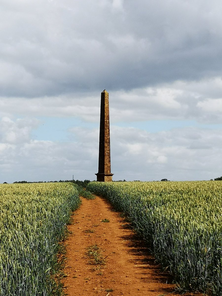 alexrobinson2's tweet image. Another local(ish) walk we didn't know about - Gothic dovecote, Wroxton obelisk &amp;amp; Drayton Arch all follies above Wroxton Abbey #stayinglocal #Oxfordshire #Warwickshire