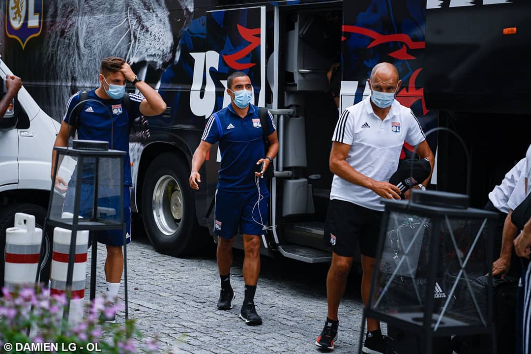 RougeEtBleu's tweet photo. Evian les Bains : une semaine de stage intensif, avec 2 matchs amicaux, en compagnie de notre parrain @orafa2 💪
#TeamOL 🔴🔵 #luckynumber4 #parrain #godfather
Photos : @ol par @DamienLGphoto https://t.co/TnO5vjR3PS