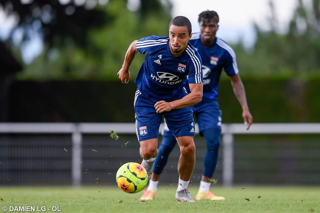 RougeEtBleu's tweet photo. Evian les Bains : une semaine de stage intensif, avec 2 matchs amicaux, en compagnie de notre parrain @orafa2 💪
#TeamOL 🔴🔵 #luckynumber4 #parrain #godfather
Photos : @ol par @DamienLGphoto https://t.co/TnO5vjR3PS