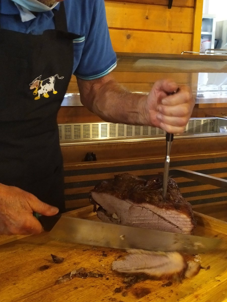 PiemonteDreams's tweet photo. Great, fun Sunday Lunch at a Piemontese/Argentinian influenced agriturismo in Alta Langhe. San Desiderio https://t.co/CBc65NUQ6D #Monasterobormida #Piemonte https://t.co/G8lI3gZhwx