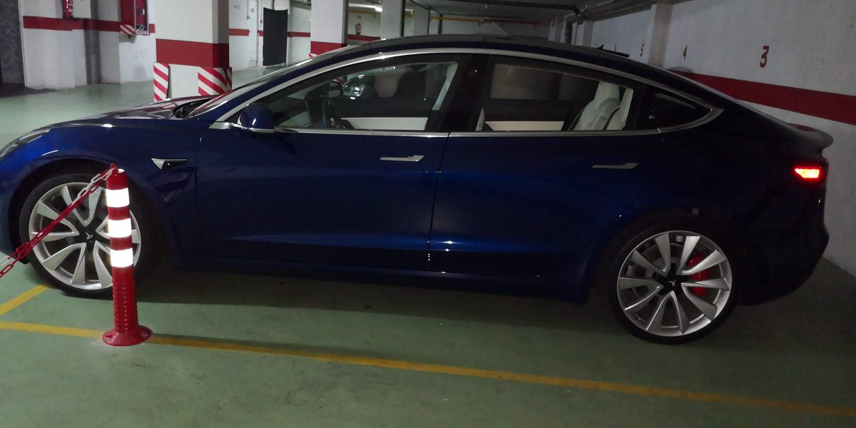 AlexHerreraP's tweet photo. Ahora es el momento para pasar al coche eléctrico, pero este Gobierno no lo entiende. https://t.co/uXtNQMa28c