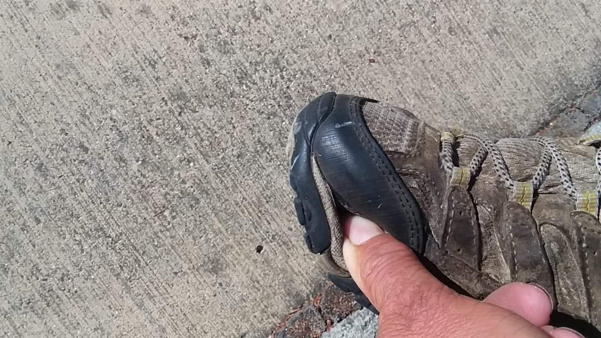 BowdoinJoseph2's tweet photo. She swore she wasn't taking advantage of me she swore she would be here for me but this is what happened I sliced my hand open I gave her $5,600 and now she's abandoning me and calling me a fool calling me lazy after I've given her $5,600 and I had no way to do it so I beat https://t.co/EzOvg7eE4x