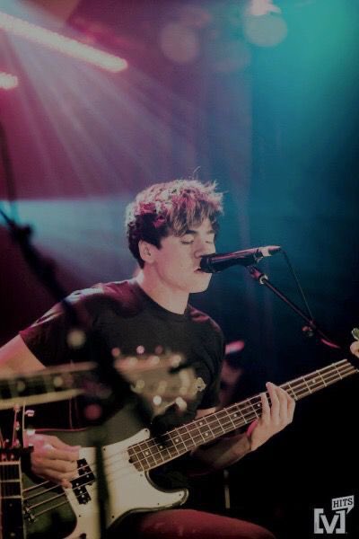 calum hood on stage: the quickest thread i’ve ever made