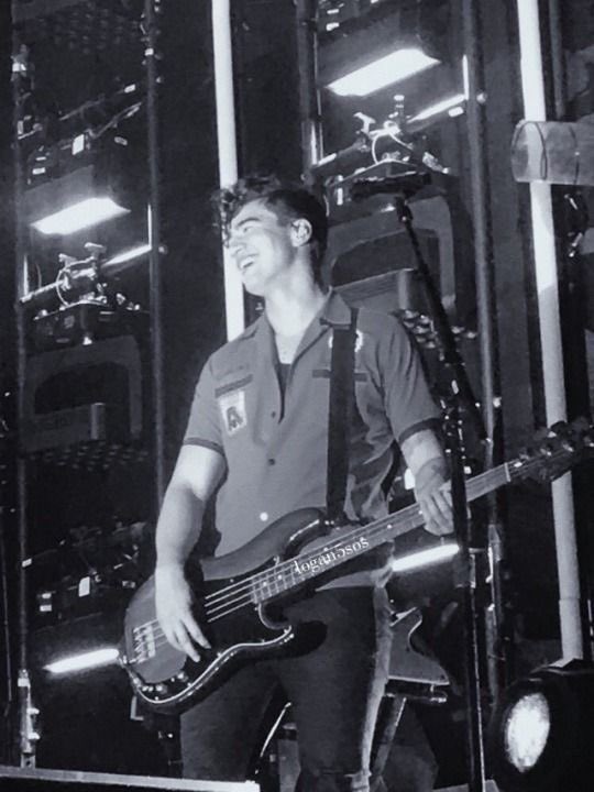 calum hood on stage: the quickest thread i’ve ever made