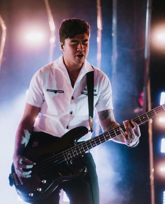 calum hood on stage: the quickest thread i’ve ever made