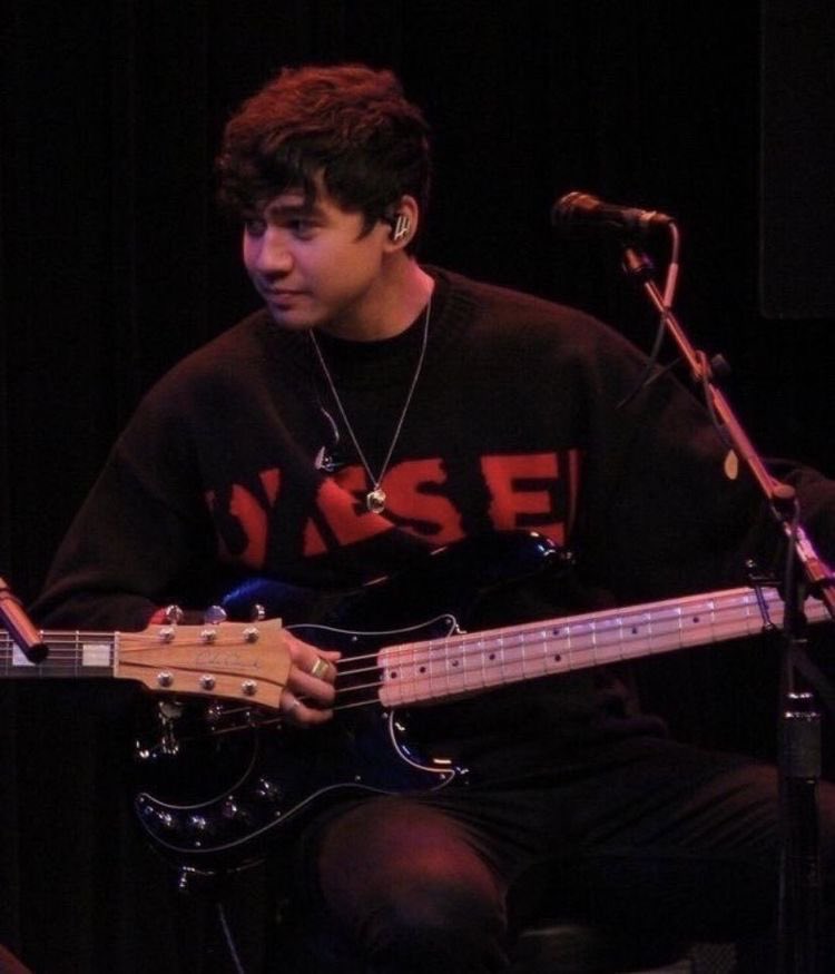 calum hood on stage: the quickest thread i’ve ever made