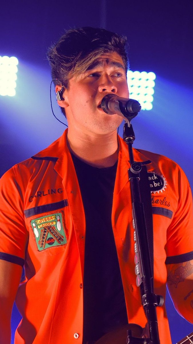 calum hood on stage: the quickest thread i’ve ever made