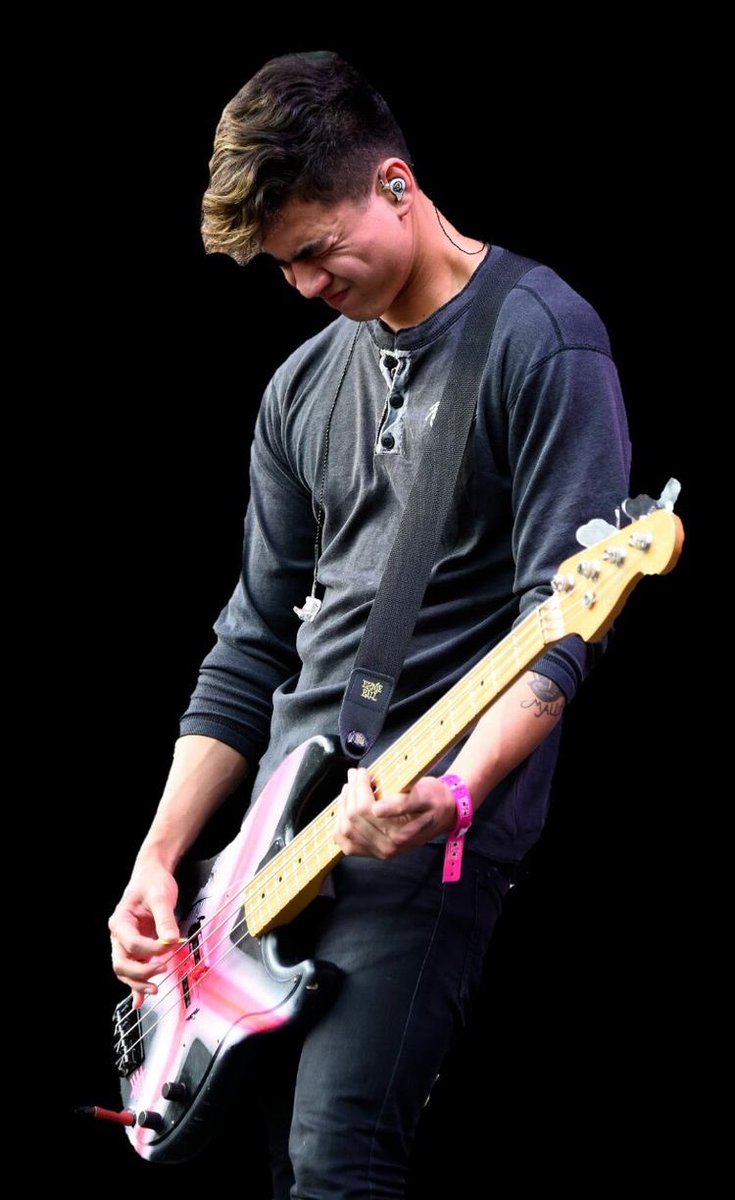 calum hood on stage: the quickest thread i’ve ever made