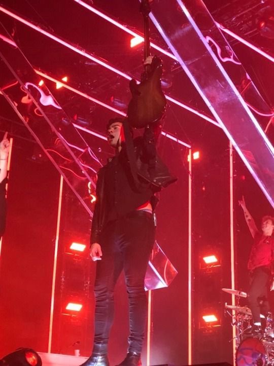 calum hood on stage: the quickest thread i’ve ever made