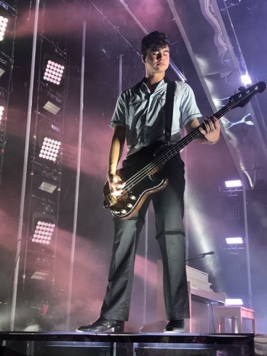 calum hood on stage: the quickest thread i’ve ever made