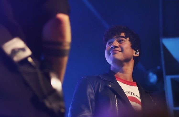 calum hood on stage: the quickest thread i’ve ever made