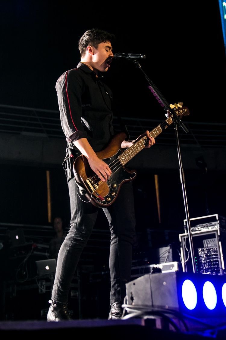 calum hood on stage: the quickest thread i’ve ever made