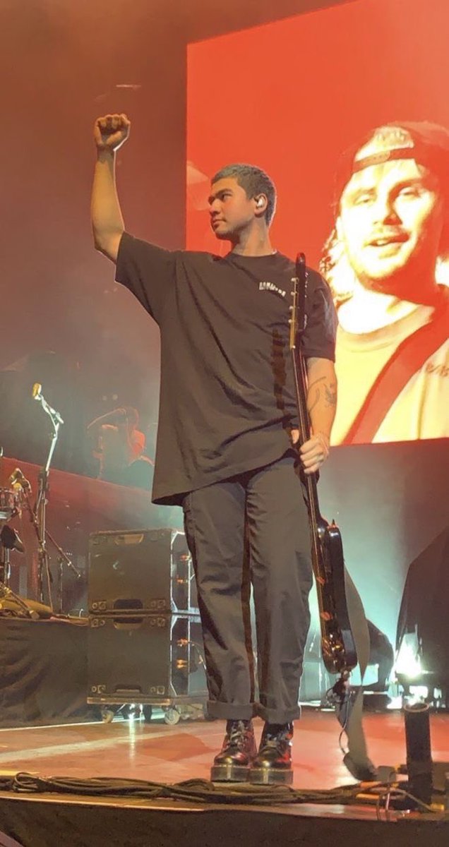 calum hood on stage: the quickest thread i’ve ever made