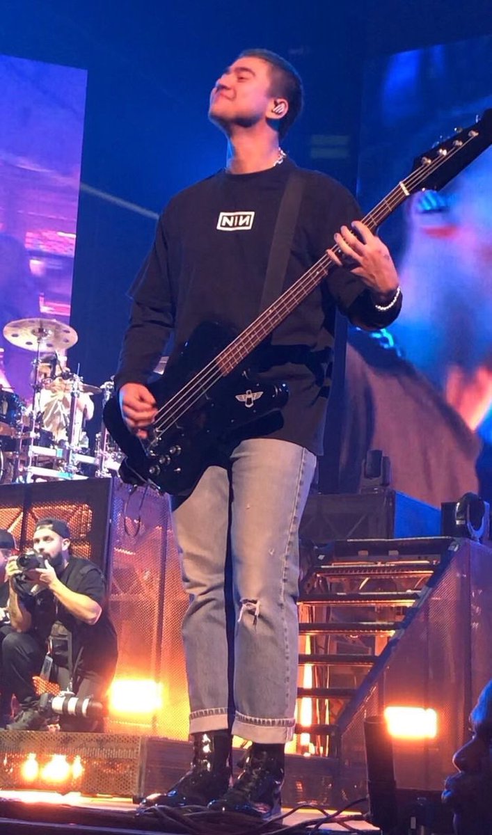 calum hood on stage: the quickest thread i’ve ever made