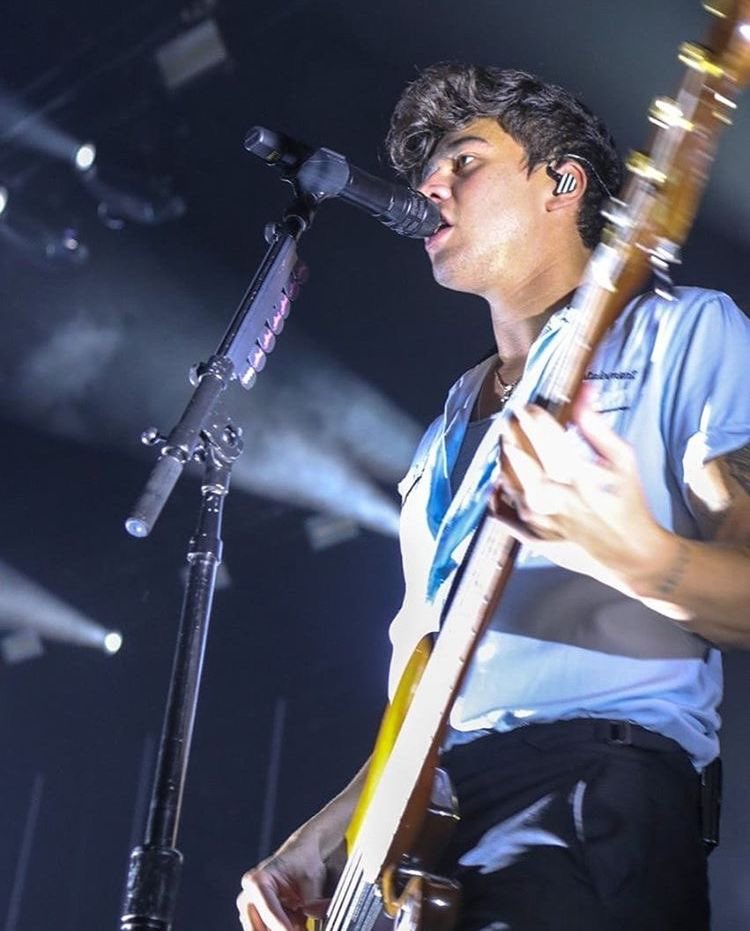calum hood on stage: the quickest thread i’ve ever made