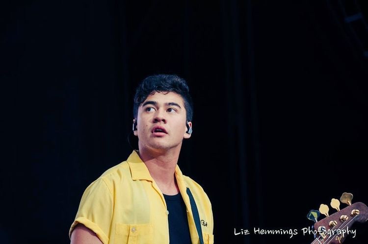 calum hood on stage: the quickest thread i’ve ever made