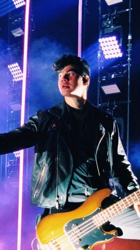calum hood on stage: the quickest thread i’ve ever made