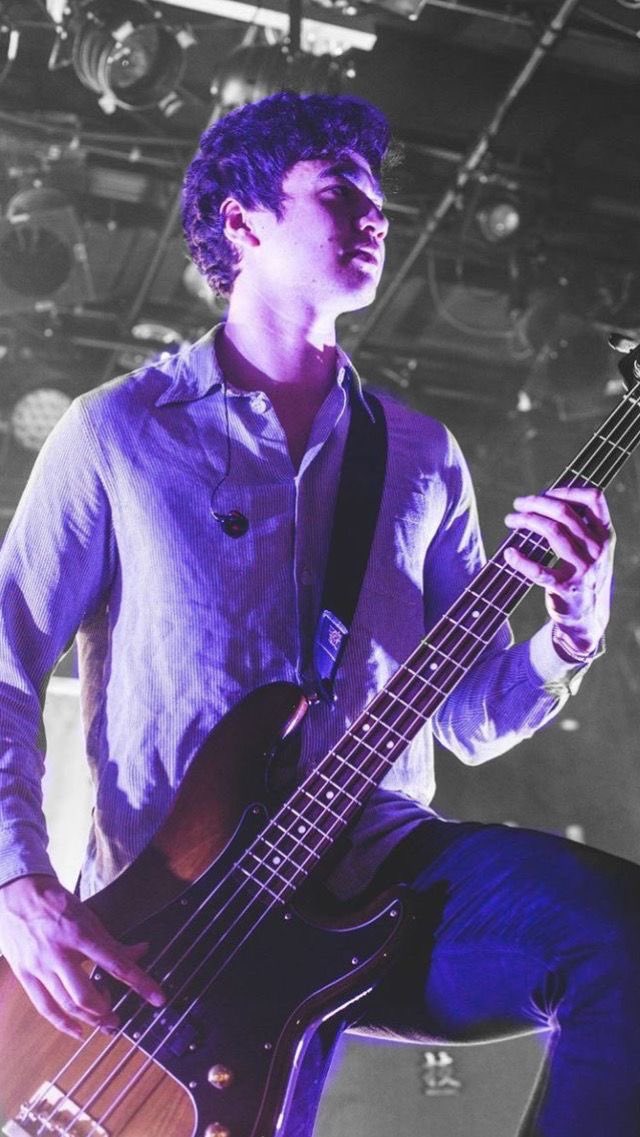 calum hood on stage: the quickest thread i’ve ever made