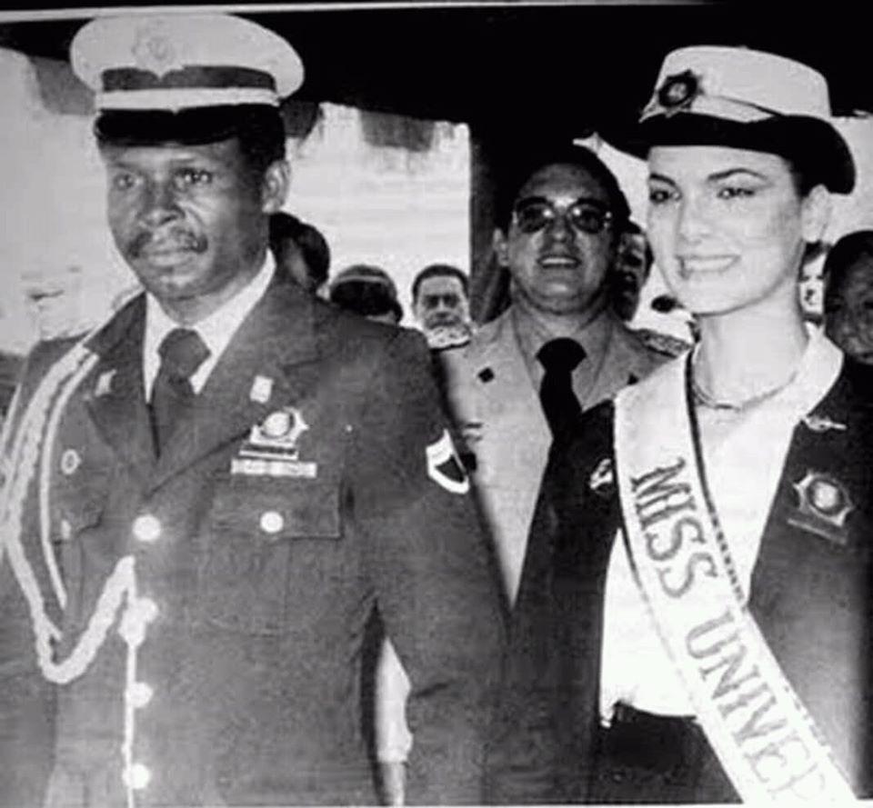 LissetteLugo6's tweet photo. Apascacio Mata, policia Metropolitano que detuvo la caravana de Luiz Herrera C. En 1980 por querer pasarse el semáforo en rojo. Fue condecorado por LH, homenajeado por Jimmy Carter y nombrado escolta personal de Maritza Sayalero Miss Universo.
Esa Venezuela debe volver... https://t.co/GxvHGtIFr4