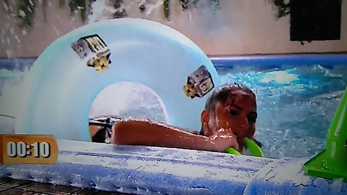 teletuits's tweet photo. Cristina también se agarró al borde al ganar su duelo #LaCasaFuerte8 https://t.co/CzZQt8X0ux