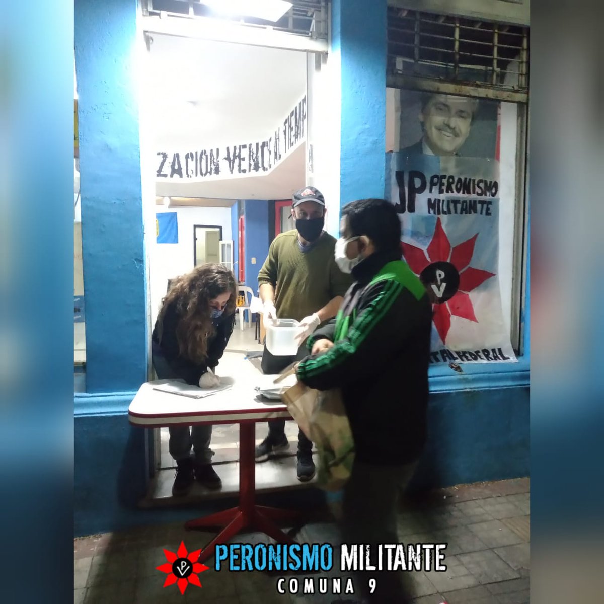 9_comuna's tweet photo. ¿Economía o Salud? Aparecen hoy como la contradicción principal. Algunxs creemos que la respuesta es clara, otrxs siguen dudando. Lo que es seguro, es que para que funcione la economia nos necesitamos sanxs y vivxs, por eso cuidemonos entre todxs
#QuedateEnCasa
#PMCABA https://t.co/5FAnBiQdQl
