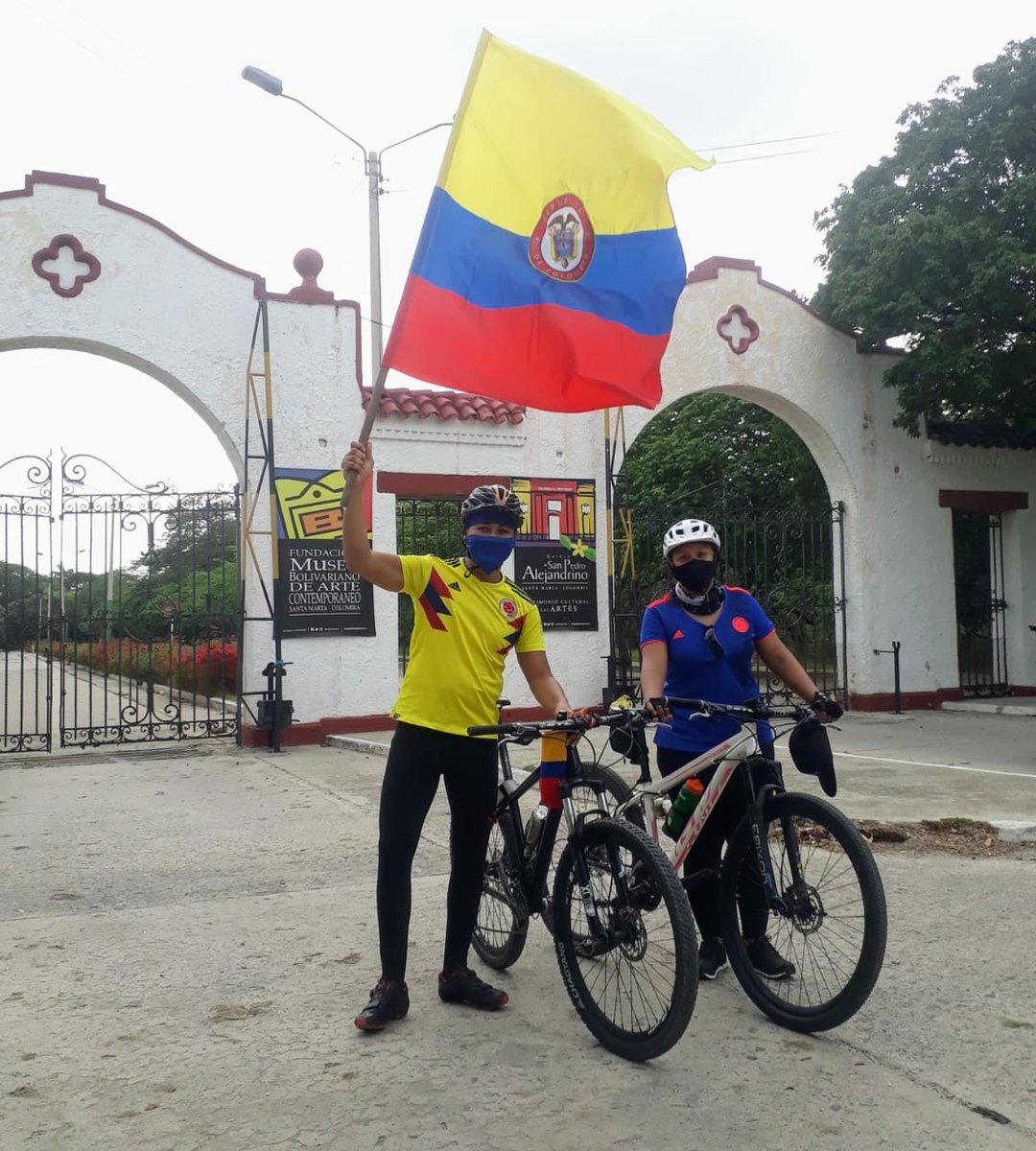 Son pequeñas cosas las que representan que nos sentimos orgullosos de ser Colombianos, la camiseta, la bandera, la bicicleta y un lugar lleno de historia, la Quinta de San Pedro Alejandrino.
#Biciturismo #SantaMarta
#VamosColombia♥️ https://t.co/it9xo1B92F