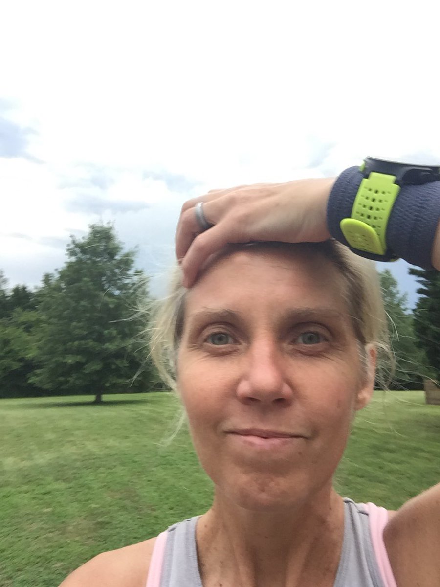 KCBrock44's tweet photo. Fast workout today - 1 warm up, 2 miles at 7:40 tempo. + cool down and abs all before the rain came! #FitLeaders #StrengthInNumbers https://t.co/MiKG9bkYT4