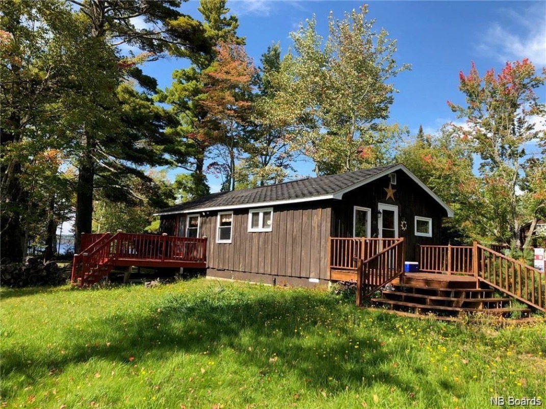 CottageMarketer's tweet photo. YEAR-ROUND COTTAGE FOR SALE!
https://t.co/rMTHWzhloq
Property Type: Cabin/cottage
Province: New Brunswick
Waterbody: East Grand Lake
Agent: Linda Currie
#Findyoursliceofheaven #cottagemarketer #cottageliving #cottagerealestate #canadiancottage #cabinlife #cottage #realestate https://t.co/A9eYh50J3i
