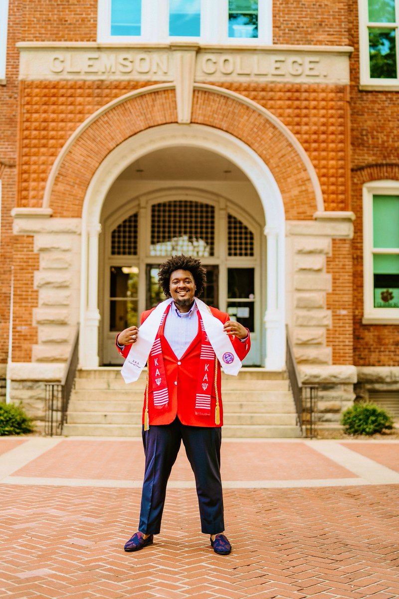 JamisonJDouglas's tweet photo. “My momma been told me don’t give no poor performance” - Lil Baby

✅Graduate w Honors
✅Chapter President, 1.5 years
✅Advisory Board -College of Business
✅2 Internships
✅RA, 2 years
✅6 Figure Student Debt

It’s been real these last 4 years Clemson! On to the next chapter🥳🥂 https://t.co/Xj8Bz3Qway