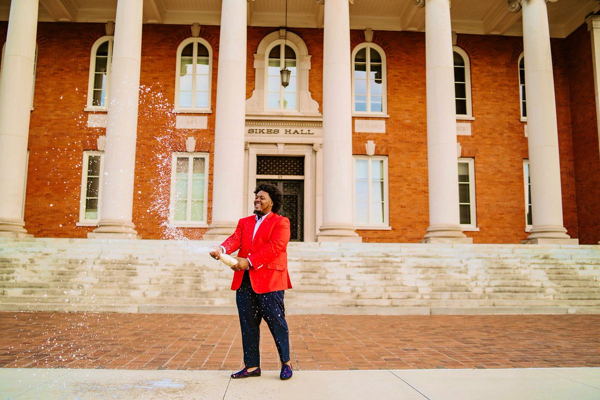 JamisonJDouglas's tweet photo. “My momma been told me don’t give no poor performance” - Lil Baby

✅Graduate w Honors
✅Chapter President, 1.5 years
✅Advisory Board -College of Business
✅2 Internships
✅RA, 2 years
✅6 Figure Student Debt

It’s been real these last 4 years Clemson! On to the next chapter🥳🥂 https://t.co/Xj8Bz3Qway