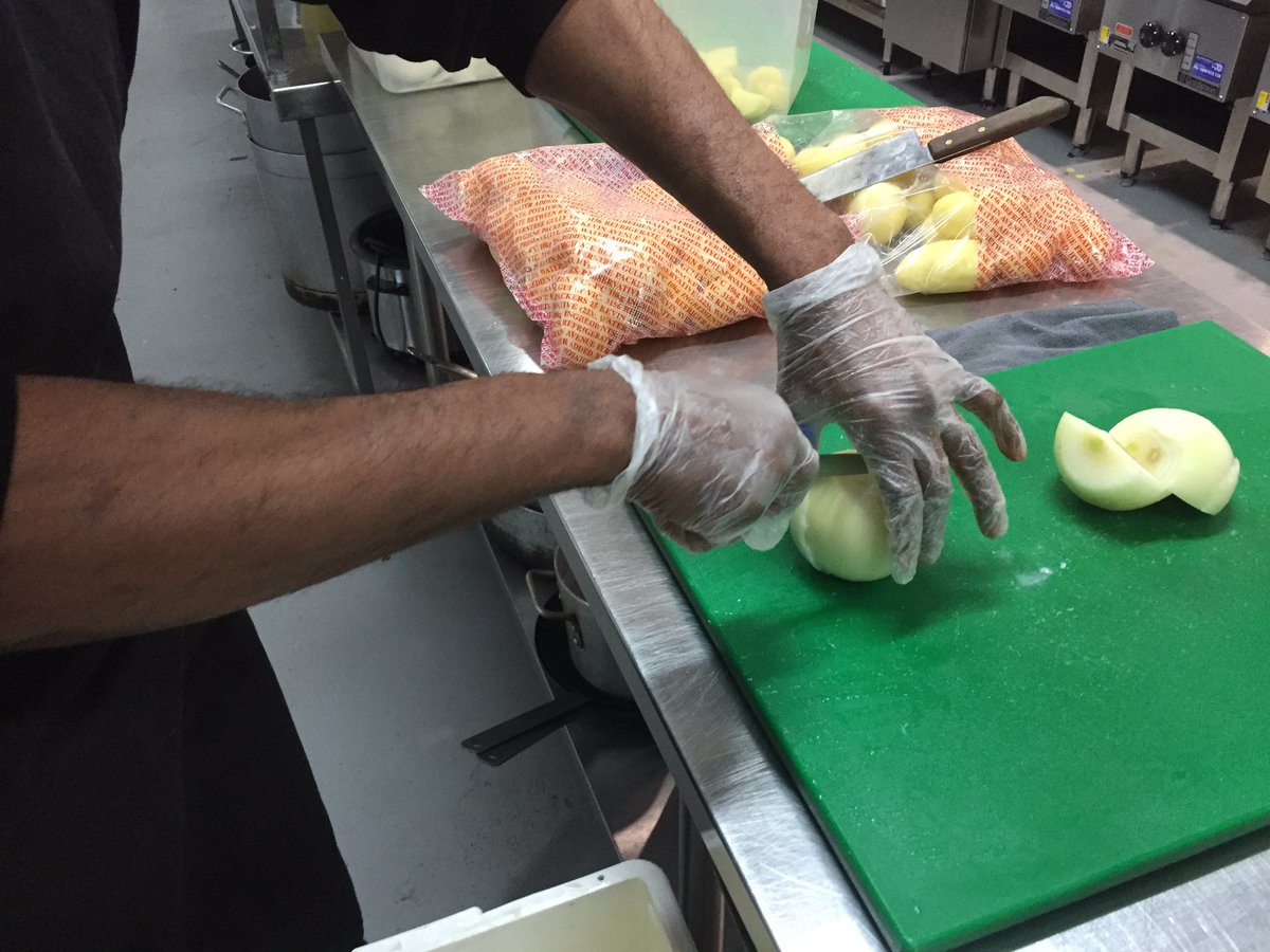 Kon__K's tweet photo. Our ASRC Catering will deliver 1,000 freshly made culturally appropriate ready to eat curries tomorrow. Food that makes people feel cared for &amp; respected and we will keep going for as long as needed. Proud to work with State Gov, @VicUnions &amp; charity sector together to help. https://t.co/Z1m90YmwoH