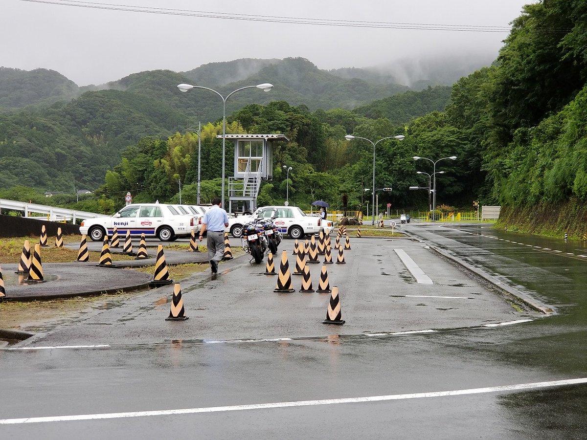 静岡県自動車学校松崎校 公式 Sur Twitter 本日も通常営業しております 雨は降ったりやんだりしています 一時激しい雨が降った影響で川は増水しています 松崎町には大雨警報がでていますので 教習や講習でお越しの方はくれぐれもお気をつけてください