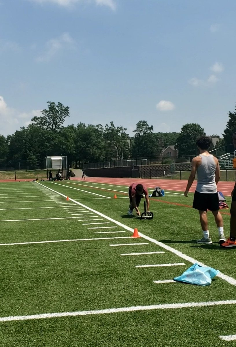 Jalen did a great job today!!
#JalenWalker🏈
#StrongerAndFaster
#LakeBraddockHS
#CharlesCountyEliteProduct💙💛