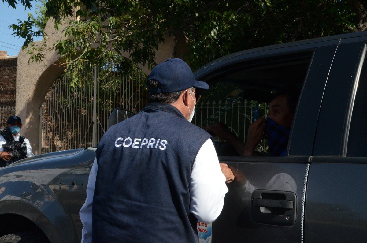fgcabezadevaca's tweet photo. Agradezco y reconozco a todo el personal del @gobtam que permanece a lo largo de la frontera con #Texas, quienes se mantienen en los filtros sanitarios instalados en los Puentes Internacionales para evitar el flujo no esencial de personas a México y prevenir más contagios. https://t.co/uajXiFmME3
