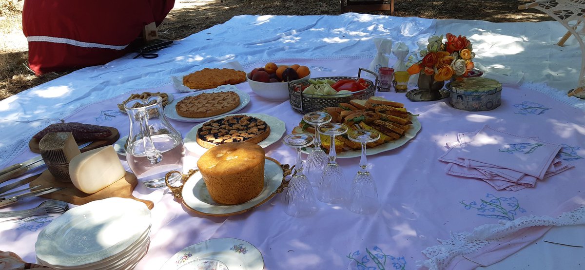 AlessiaBranchi's tweet photo. Preparando il #picnicrossiniano agli Orti Giuli di Pesaro 5 luglio 2020 Un viaggio nel passato alla riconquista degli spazi 
#comunedipesaro #museonazionalerossini @8cento_org https://t.co/G7oqEh2IDk
