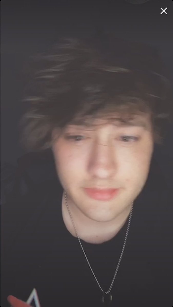 AmyCoggins1's tweet photo. Never leave @RyoXen_ unattended with baby hands otherwise this happens 😂😂😂 love u buddy 👉🏻🥺👈🏻 https://t.co/K2mDzQV9TW