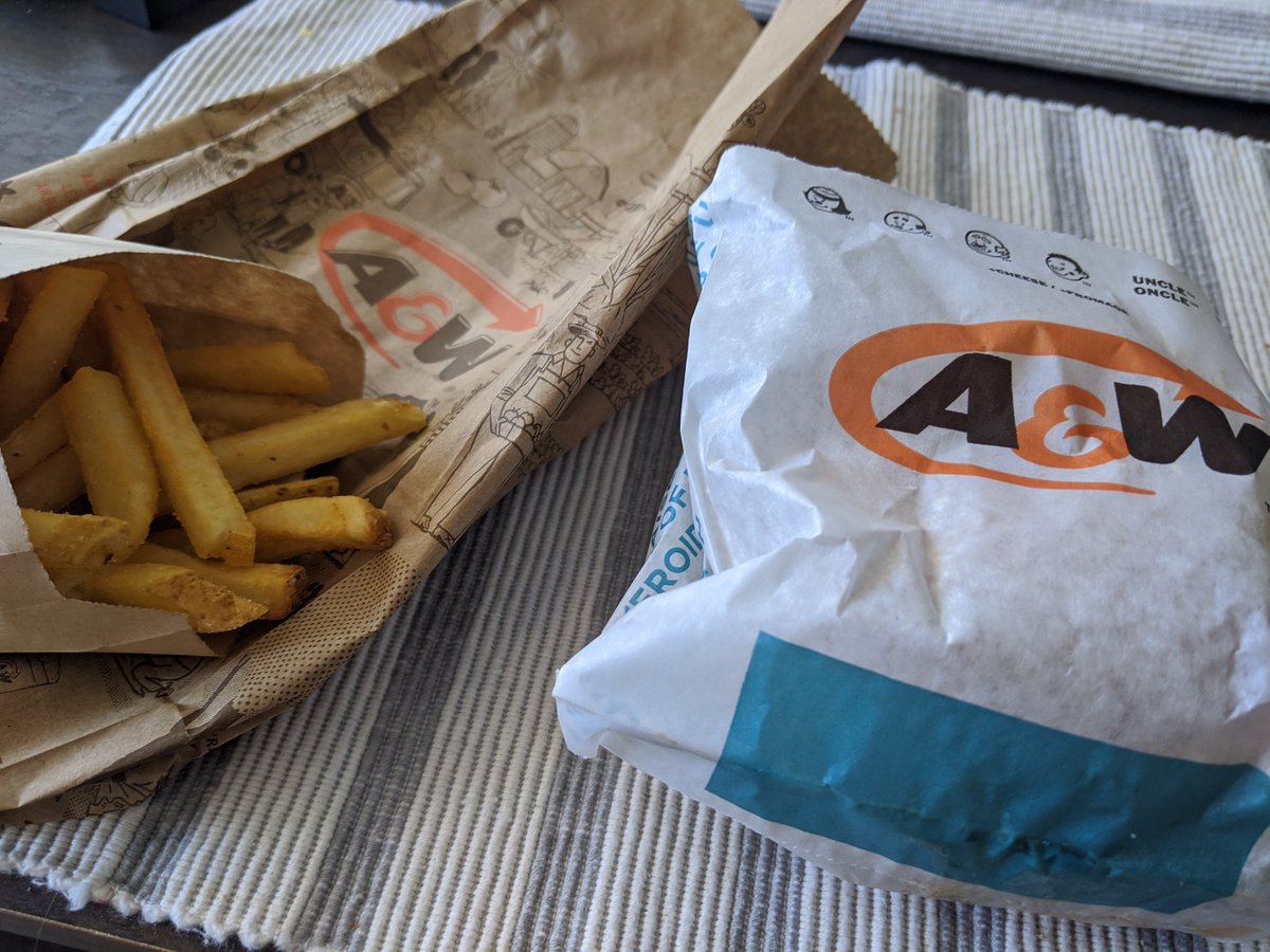TayTadge's tweet photo. Joining this squad @GreatRootBear
Time to charge up that #Burgerpower @TorontoDefiant
#RiseTogether
#OWL2020
@AWCanada https://t.co/xJVdWT4EgL