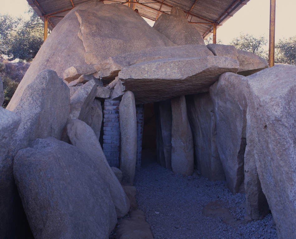 9/ directly over the Cromlech of Monsaraz, then the Dolmen of Zambujeiro and finally above you in Almendres. Archaeologists conclude that such alignments are only possible because the ancient Neolithic people of what is now Portugal possessed a deep understanding of mathematics