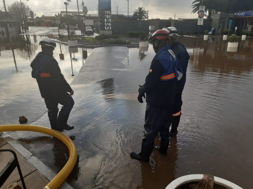 Defensacivil_V's tweet photo. El voluntariado de la Defensa Civil de Chile, a través de las Sedes Locales, continúan su apoyo a la comunidad en las diferentes tareas tanto por pandemia como por los eventos climatológicos que se presentaron esta semana.
@GobernacionValp
@radio_festival https://t.co/cEw99Curpp