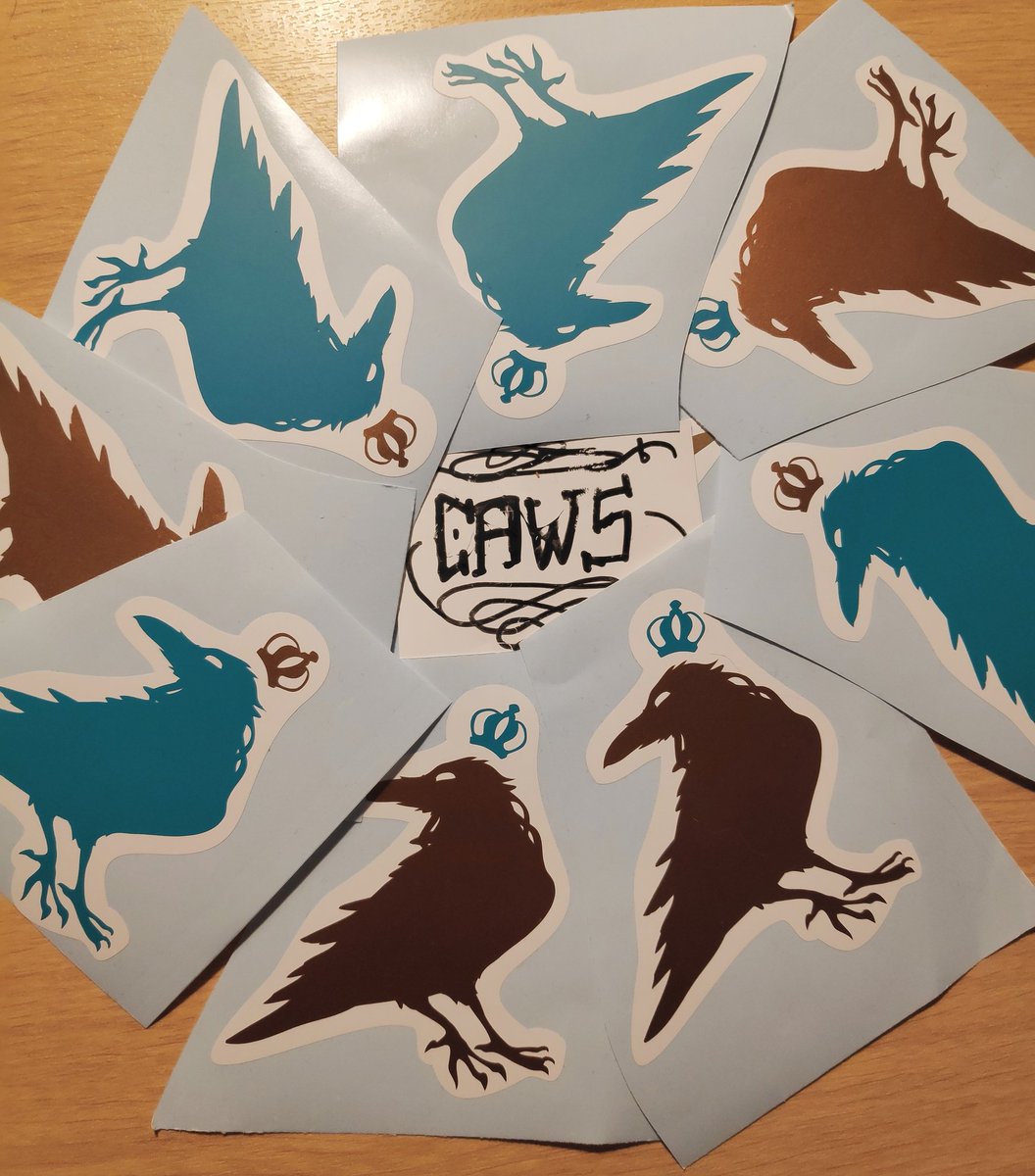 Who would like some hand-made stickers to decorate their belongings or go places in their urban jungle? 👀 Of course the plotter did most of it, minus the assembling. 
I'm ready to share them with you as soon as cons happen again and shipping prices are reasonable.