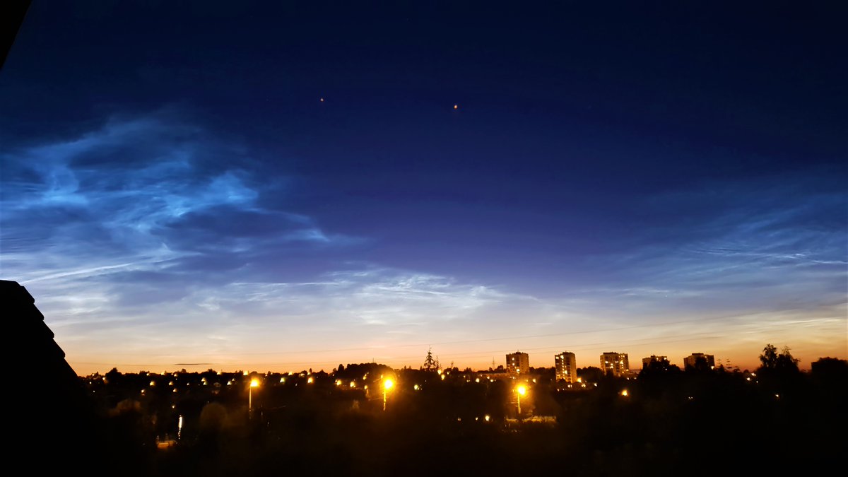 bielsko360's tweet photo. Do #BielskoBiała wróciły #obłokisrebrzyste na nocne #niebo 💫🌥️

#Bielsko #BielskoBiala #niebo  
@MeteoprognozaPL @BielskoBialaPL https://t.co/krnTFkgyH7