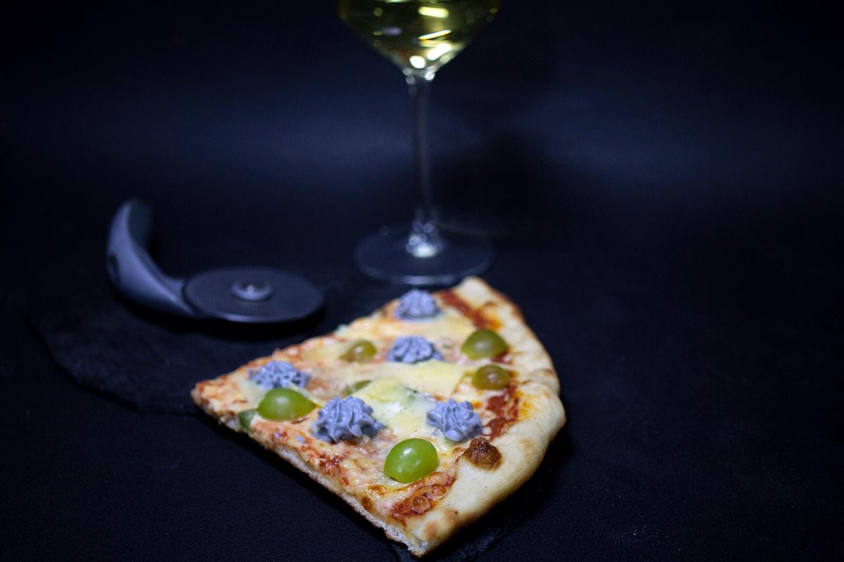 modena_pizza's tweet photo. ¡Nuestra pizza de cuatro quesos es todo lo que necesitas esta tarde! 

📱Rappi, DiDiFood o pick up.
📍Colima 65, Roma Norte.
📞 Pedidos: 555925 7802 https://t.co/zrcsAgbEb7