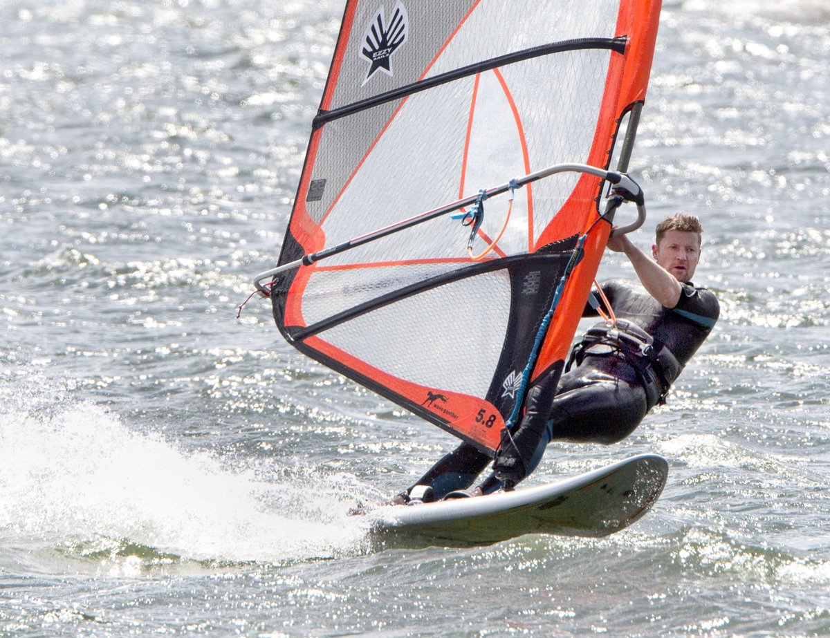 GreySnapper03's tweet photo. Great weather for windsurfing at Rutland Water today. https://t.co/0S3bbAwbML