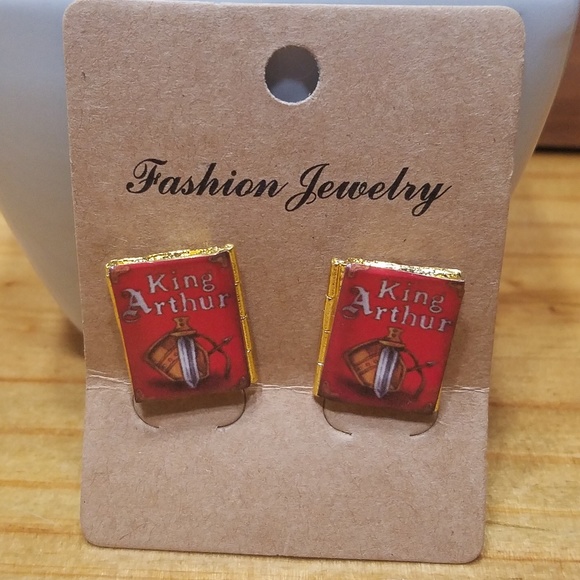 missymobile222's tweet photo. So good I had to share! Check out all the items I'm loving on @Poshmarkapp #poshmark #fashion #style #shopmycloset #2monkeys #hottopic: https://t.co/DBBsXliWih https://t.co/MvdvTcE6HS